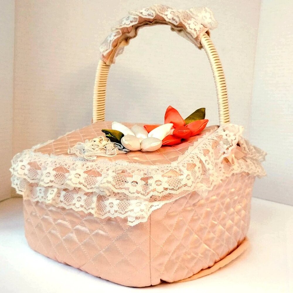 Vtg Wicker Sewing Picnic Basket Quilted Pink Satin Lace Floral Applique Korea